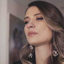 Hayranlarından tepki toplayan arıcı, sosyal medya hesabından açıklama yaptı. Irmak Arici Iletisim Sound Menajerlik Iletisim 0532 797 68 91 Iletisim Telefon