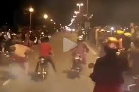 Mengisahkan tentang sekumpulan penduduk kampong pisang masih melakukan kemungkaran di bulan ramadan. Bukan Cuma Di Indonesia Negara Ini Juga Banyak Balap Liar Saat Bulan Puasa Lihat Videonya Semua Halaman Motorplus Online Com
