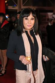 Nejlepší nástěnky uživatele dada patrasova. Zena In Dada Patrasova Kdyz Mam Kosilkovy Den Davam Si Na Oblicej Sadlo