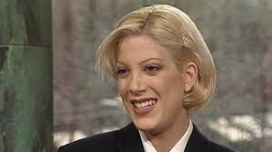 Über 7 millionen englischsprachige bücher. 90210 Wiedervereinigung Tori Spelling Schliesst Sich Ian Ziering Im Finale Sharknado An