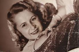 Rochelle Bass's Instagram, Twitter & Facebook