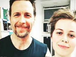 Fango is an intimate ballad about forgiving, forgetting, moving on and living life to the fullest. Chi E Teresa Cherubini La Figlia Di Jovanotti