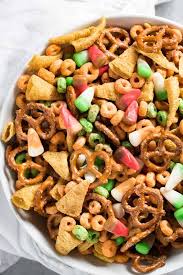 Ranch snack mix in large bowls combine the pretzels, bugles, cashews and crackers. Apple Pie Fall Harvest Snack Mix The Salty Marshmallow