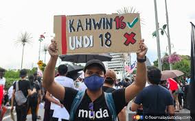 Bringing you the latest news, from the halls. Free Malaysia Today S Tweet Protestors Gathered Outside Parliament This Afternoon To Protest Against The Election Commission S Decision To Delay Allowing 18 Year Olds To Vote Fmt Pics By Ahmad Sadiq Mohamad Sani Fmtnews