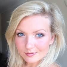 Emily Roach (@emilyroach90)