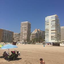 Aber nicht nur surfer kommen an den strand. Playa De Cullera Strand