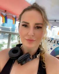 #lezplaypoolparty this Saturday! Was sooo much fun last year! Come get wet  💦💦💦