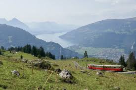 Experience evocative moments on the ascent from wilderswil to the schynige platte with its wonderful views. Ein Zug Der Schynigen Platte Bahn Auf Der Talfahrt Nach Wilderswil Am 26 8 17 Oberhalb Von Breitlauenen Mit Grandiosem Ausblick Auf D Zug Interlaken Ausblick