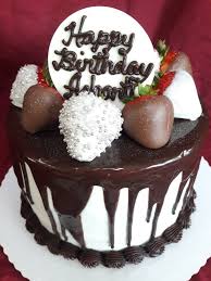 Birthday Cake With Chocolate Covered Strawberries On Top Chocolate Covered Strawberries Birthday Cake Cake Chocolate Covered Strawberries Strawberry Birthday Cake