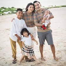 Oleh karena sosiologi secara sepsifik melakukan kajian dalam keluarga dengan pemabahasan terkait dengan serangkaian problema yang terjadi di dalamnya. Ajak Anak Angkat 10 Potret Liburan Keluarga Ruben Onsu Di Bali
