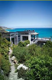 Une Maison Dominant L Ocean A Cape Town Dream Beach Houses Beach House Style Beach Cottages