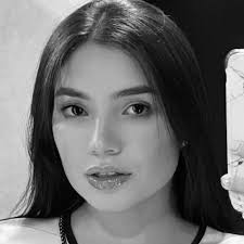 El personaje de Alex Russo, interpretado por Selena Gómez, ahora esta  muerto en el universo de 'Los Hechiceros de Waverly Place'. El personaje  murió al final de la segunda temporada de 'Los