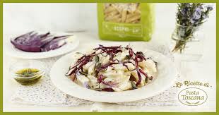 Le crudité dimmidisì sono verdure croccanti, come carote e cavolo cappuccio, solitamente utilizzate. Penne Rigate Con Cavolo Cappuccio E Ricotta Fresca