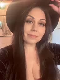 Meet Mandy Boyles: Oddities Artist