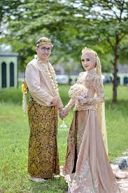 Sama dengan model kebaya chacha frederica dalam suatu pemotretan. Foto Pengantin Dg Baju Pengantin Adat Jawa Hijab Di Temanggung Jawa Tengah Fotografer Pernikahan Prewedding Wedding Photographer Jogja Yogyakarta Indonesia