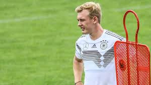 Nach einer kaum wahrnehmbaren berührung geht heiko herrlich zu boden. Julian Brandt Exklusiv Ein Tattoo Meine Mutter Wurde Mich Umbringen Sportbuzzer De