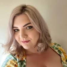 Elise Knapp's Instagram, Twitter & Facebook