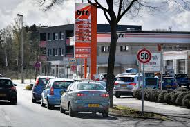 Op vakantie met elektrische auto? Tanken En Winkelen In Duitsland Kan Weer Geen Testplicht Bij Korte Bezoekjes Indebuurt Enschede