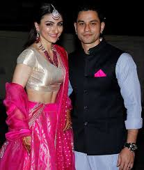 Soha wore a bright pink sharara while inaaya was dressed in a green indian outfit. Soha Ali Khan Wears A Raw Mango Ensemble For Her Wedding Reception Weddingsutra Blog