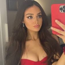 Corrie Hopper's Instagram, Twitter & Facebook