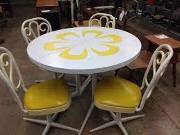 Pin On Mesa E Cadeira Vintage