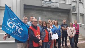 Tous les impôts pour toutes les entreprises. Des Agents Des Finances Publiques Du Calaisis En Greve Pour Defendre Leur Mission