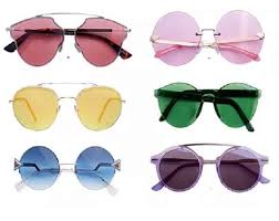 O óculos com lentes coloridas pode ser usado em um dia de sol, como também em um dia de chuva. Oculos Com Lente Colorida Tendencia