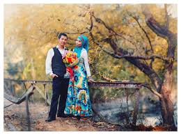 Maybe you would like to learn more about one of these? How To Determining Your Pre Wedding Photo Shoot Themes Photography Tips And Tricks Equipment Photography News Photography Books Tutorial And Lighting Oneslidephotography Com