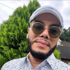 What is the name of the ice cream place in New Orleans with a train running  around the dining room?