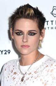 Here in this post we have rounded up favorite celebrity pics with short hairstyles that can flatter you facial features nicely and update your…. 80 Best Celebrity Short Hairstyles Short Haircuts For Women Hairstyles Weekly