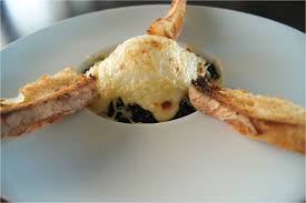 Oeuf Mollet A La Florentine Pour 4 Personnes 800 G D Epinards Frais 3 Gousses D Ail 30 G De Beurre 2 Cas D Huile D Olive Sel Oeuf Mollet Epinard La Florentine