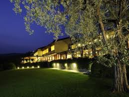 Il centro storico e il lungolago della cittadina di garda distano 2 kilometri e sono facilmente raggiungibili a piedi o col. Poiano Resort Hotel Garda Verona Book Now