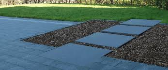 Car si votre terrain est en terre, recouvert de cailloux ou d'herbe, en cas de pluie, vous pourriez avoir du mal à vous déplacer à pied, ou. Realiser Des Pas Japonais Avec Des Dalles En Beton Decouvrez Cet Article Mon Pave