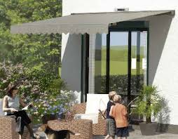 Wer seine terrasse ausschließlich bei schönem wetter nutzt, entscheidet sich in der regel für eine markise. Solarmarkisen Markisen Mit Solarantrieb Fur Terrassen Und Balkone