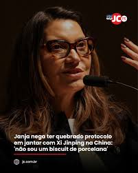 A primeira-dama Rosângela da Silva, a Janja, negou ter cometido uma gafe  política durante um jantar com o líder chinês Xi Jinping. Segundo relatos  obtidos pelo portal G1, Janja pediu a palavra