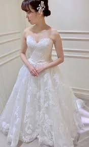レースの細やかさが美しいenzoani エンゾアニ のウェディングドレス ウェディングドレスレース ウェディングドレス 花嫁