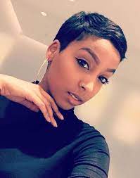 Short pixie and short bob hairstyles, which are the easiest and coolest haircuts for every woman around the world, have always managed to be a trendy model. Entzuckende Frauen Frisuren Fur Kurze Schwarze Shorthaircutfranja 50 Entzuckende Kurze Frisuren Short Pixie Haircuts Black Women Hairstyles Hair Styles