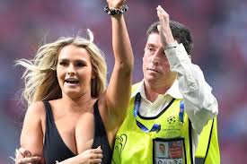 Kinsley wolanski, the woman who streaked during the uefa champions league final between liverpool and tottenham hotspur appears to have been suspended by instagram after being hacked. The Best Champions League Final Pitch Invader Jokes As Model Halts Game