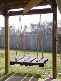 Son toit orientable apporte suffisamment d'ombre pour vous protéger du soleil. Faire Une Balancelle De Jardin En Palette Pour 40 Balancelle De Jardin Palette Diy Palette Jardin