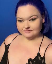 Who recommends for hair coloring in Aurora with auburn and purple  highlights?