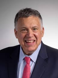 Laurie Sa's Instagram, Twitter & Facebook