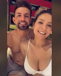 Like this post if you hate couple pictures