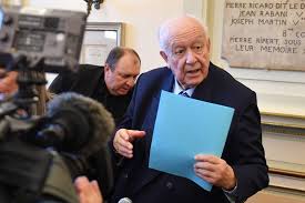 Il a affirmé vendredi qu'il abandonnerait son poste de. Marseille Perquisition Chez L Ancien Maire Jean Claude Gaudin