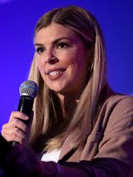 Beth Stuckey's Instagram, Twitter & Facebook