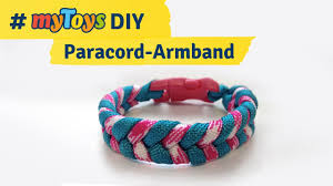 Die paracord bänder bekommt ihr in den verschiedensten farben im mit den bändern aus paracord könnt ihr ganz unterschiedliche accessoires flechten. Anleitung Paracord Armband Selber Machen Youtube