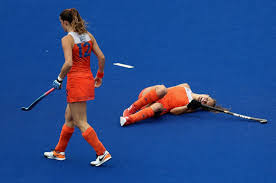 De goede en welten hebben nu net als de dressuuramazone. Lidewij Welten Left Of The Netherlands Walks Past Her Teammate Kelly Jonker In 2021 Field Hockey Girls Womens Field Hockey Olympics 2016
