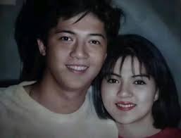 Kasal nina Carmina Villarroel at Rustom Padilla Ikinasal sila nang lihim sa  isang civil wedding noong Hunyo 4, 1994 sa Caloocan City. Panahon iyon na  pareho silang sikat sa showbiz, pero hindi