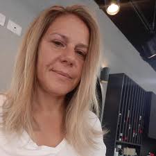 כשהלב שלי פתוח כשהלב שלי אוהב אז הכאב כמו עף ברוח ובשמחה אני מתאהב... חודש  מאי, וזה הזמן לקצור את הפירות 💜💜 בסרטון נראה את יובל המתוקה מגן מירי שרה  את השיר