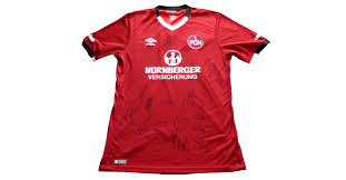 In versandhäusern ist es bequem möglich komfortabel 1 fcn trikot zu sich nach hause bestellen. 1 Fc Nurnberg Trikot Von Der Mannschaft Signiert