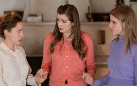 Η δανάη μιχαλάκη η τηλεοπτική δρόσω απο τις άγριες μέλισσες που χτες βράδυ καθήλωσαν το τηλεοπτικό κοινό, αύριο παρασκευή 4 ιουνίου παντρεύεται τον καλό της γιώργο παπαγεωργίου ή στην σύρο απο όπου και κατάγετε η ηθοποιός ή στην αμοργό όπου βρέθηκε πρόσφατα το ζευγάρι. Agries Melisses Zalizoyn Oi Mis8oi Twn Prwtagwnistwn Poioi Amoibontai Me 600 Kai Poioi Me 12 000 Eyrw Tameteora Gr